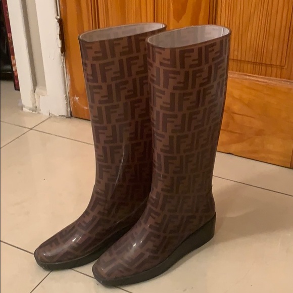 Fendi rain boots - Picture 2 of 7